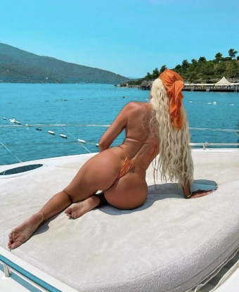 Живу в Москве, готова подарить тебе незабываемые моменты наслаждения. 💋 Моя сексуальность и креативность позволят нам окунуться в мир желаний и фантазий. 🌟
У меня есть множество услуг, которые ты можешь выбрать, чтобы разнообразить наше свидание. 💃 Стриптиз, эротический массаж или игры ролевых персонажей - всё это я сделаю для твоего удовольствия. 😈
Уверяю тебя, что выполняю даже самые скрытые фантазии. 😉Опытные руки и искусный ротик приведут тебя к нирване. 😌
Я принимаю незабываемые моменты с джентльменами, поэтому у меня много положительных отзывов. 🌟 Я одеваюсь стильно, сексапильно, чтобы привлечь твоё внимание. Раскрывающиеся в фото мои формы доказывают, что не станешь разочарован моей внешностью. 😍
Расставь свои приоритеты и отправляйся в путешествие по нашим эротическим фантазиям - встретимся в Москве. 💫 Саша
